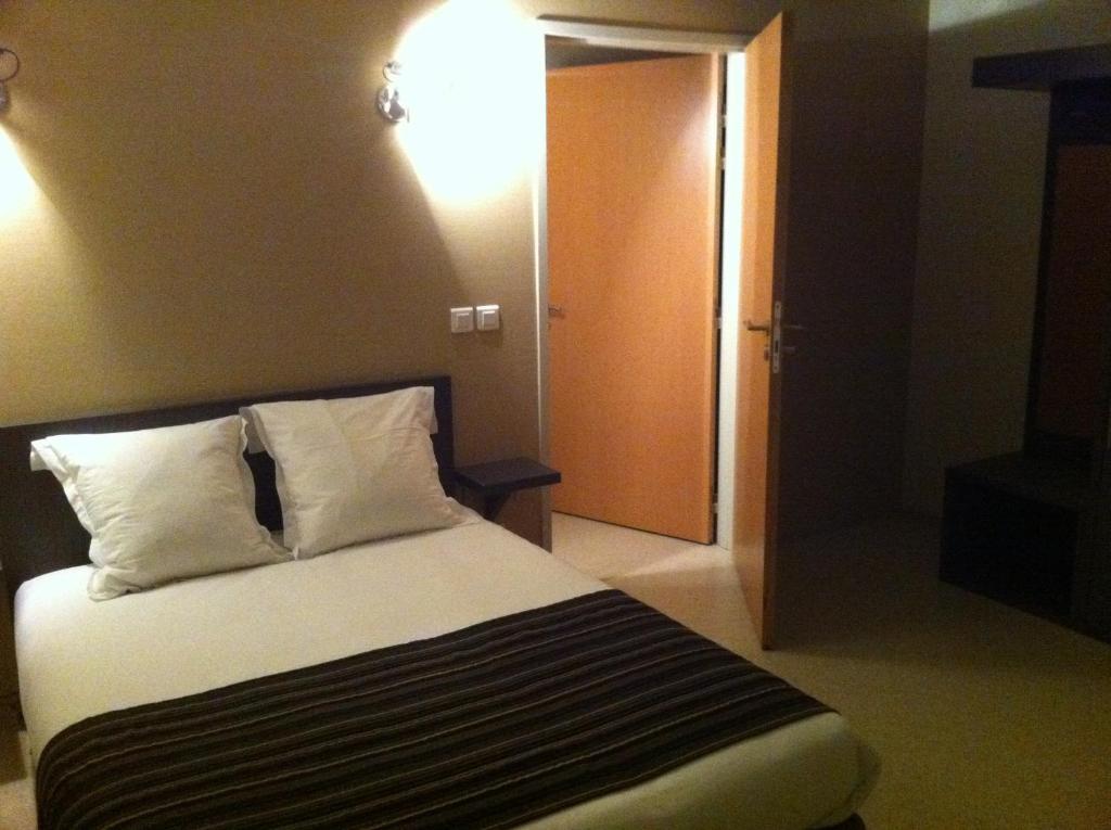 Fasthotel Le Rale Des Genets - Un Hotel Fh Collection Dun-sur-Meuse Стая снимка